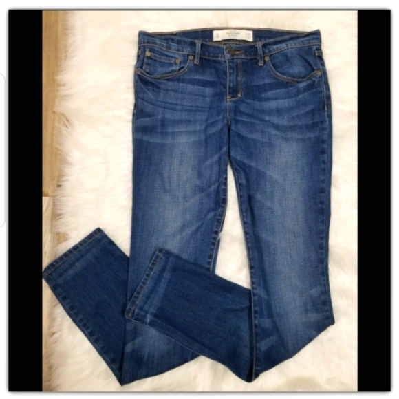 Abercrombie & Fitch size 28 x 35 = 6L - Picture 1 of 4